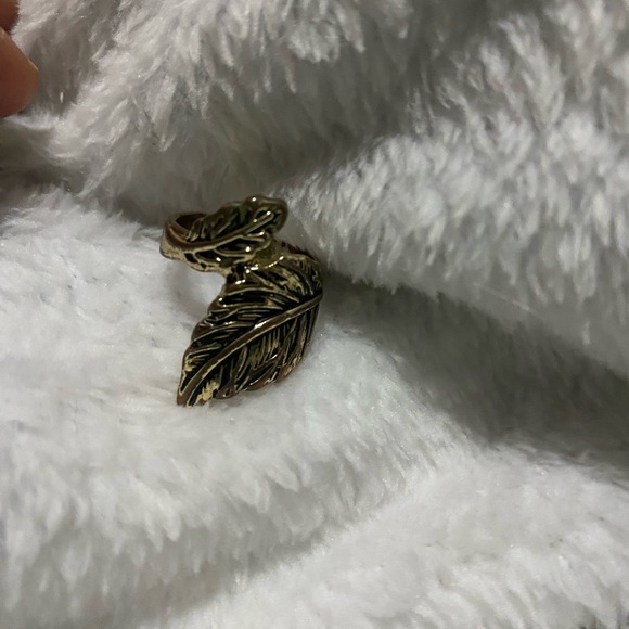 Gold feather ring - Picture 2 of 3